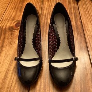 Black patent Mary Jane heel